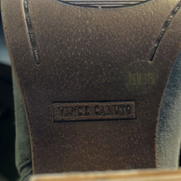 Vince Camuto Grey Suede Laser Cut Heel ankle booties women size 7.5 - Picture 5 of 8